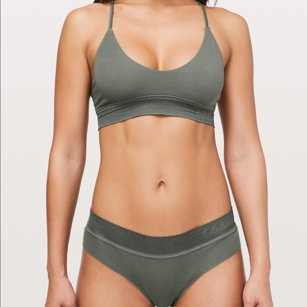 LULULEMON EVER ESSENTIALS BRALETTE NWT SIZE SMALL
